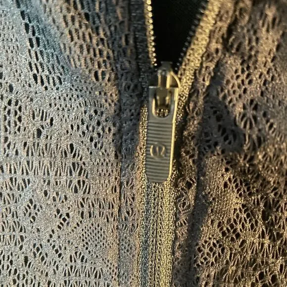 Lululemon In Depth Jacket Lace Combo Black Edition RARE Athletic Size 6 EUC - Picture 12 of 14